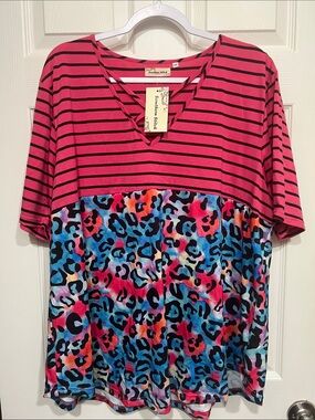 Pink Striped & Multicolor Leopard Short Sleeve V‑Neck Tee